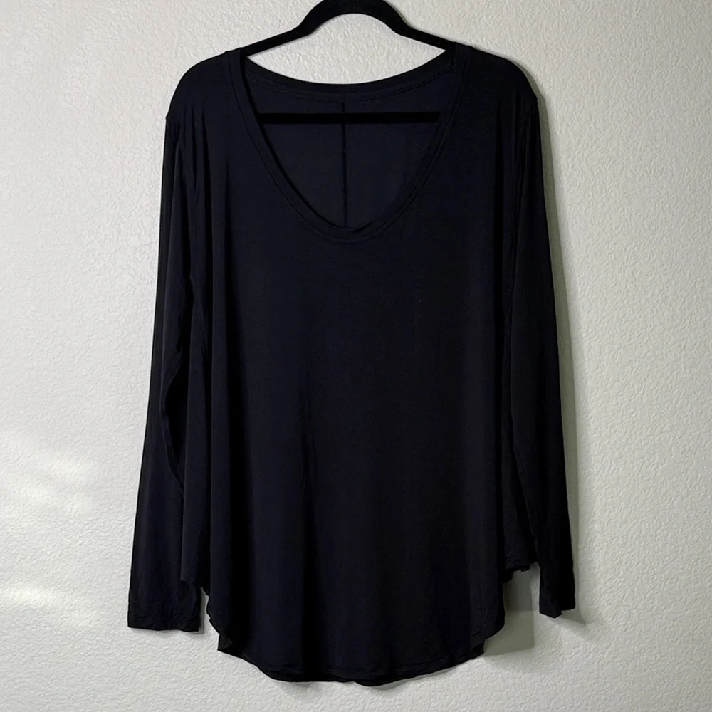 Lululemon black long sleeve drapey top EUC